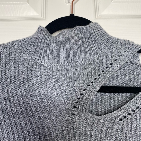 ASTR the Label Cutout Turtleneck Sweater in Gray Size Small - Picture 7 of 11